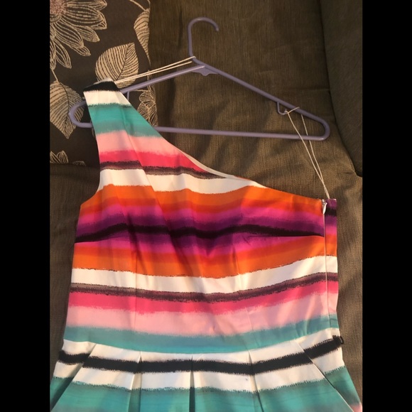 Dress - Picture 3 of 4